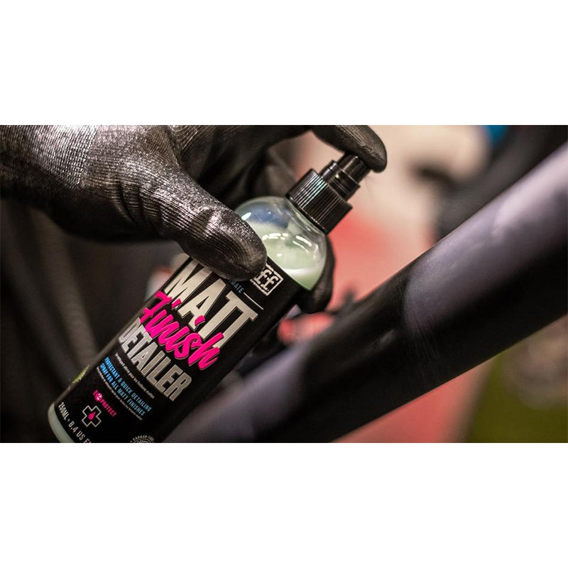 Spray MUC-OFF Matt Finish Detailer, protector y limpiador de superficies mates (250 ml)