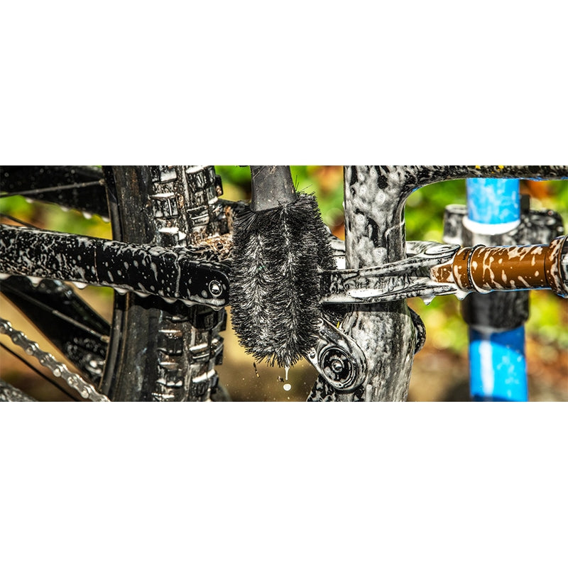 MUC-OFF cleaning brush with two heads