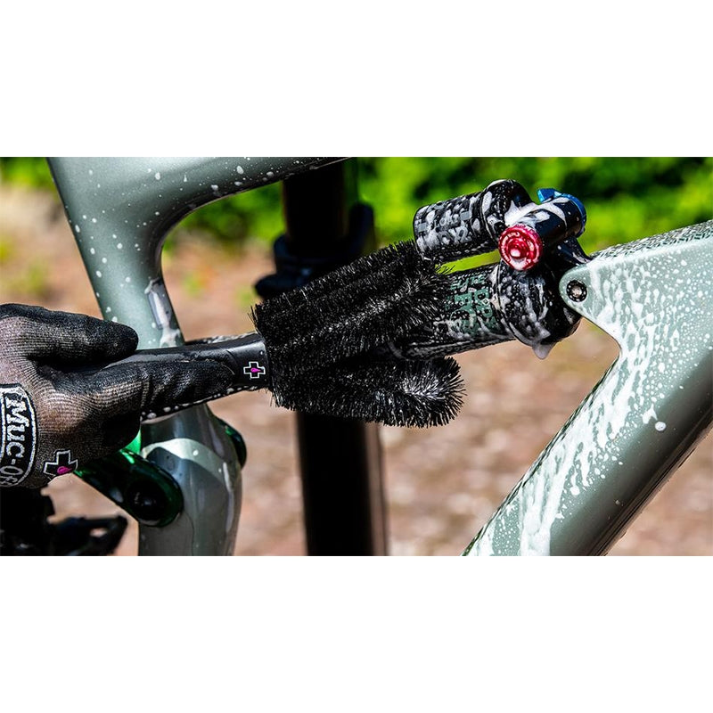 MUC-OFF cleaning brush with two heads