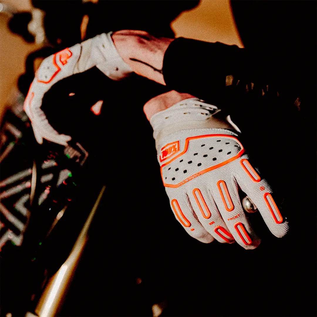 Luvas 100% Airmatic 2 - Branco/Laranja