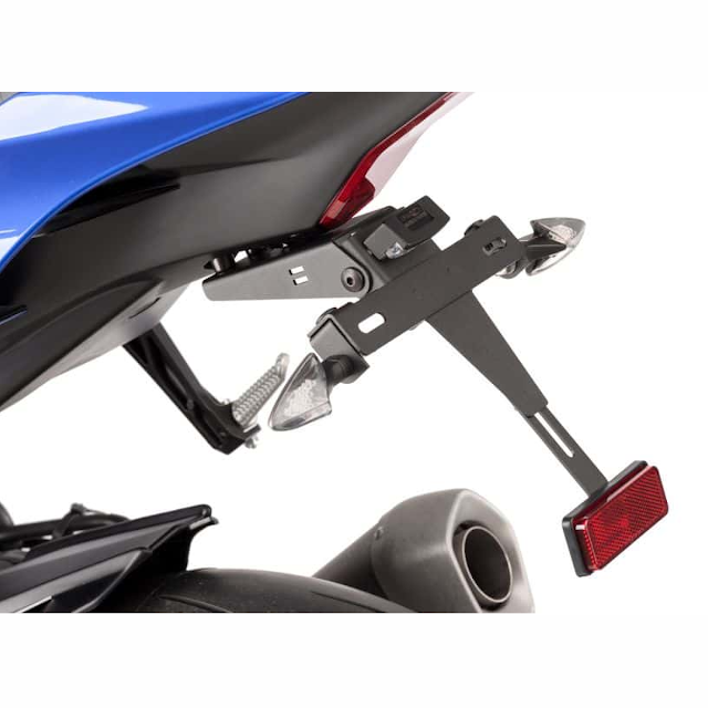 Soporte matrícula Negro Yamaha YZF-R1 15'-18' PUIG 7798N