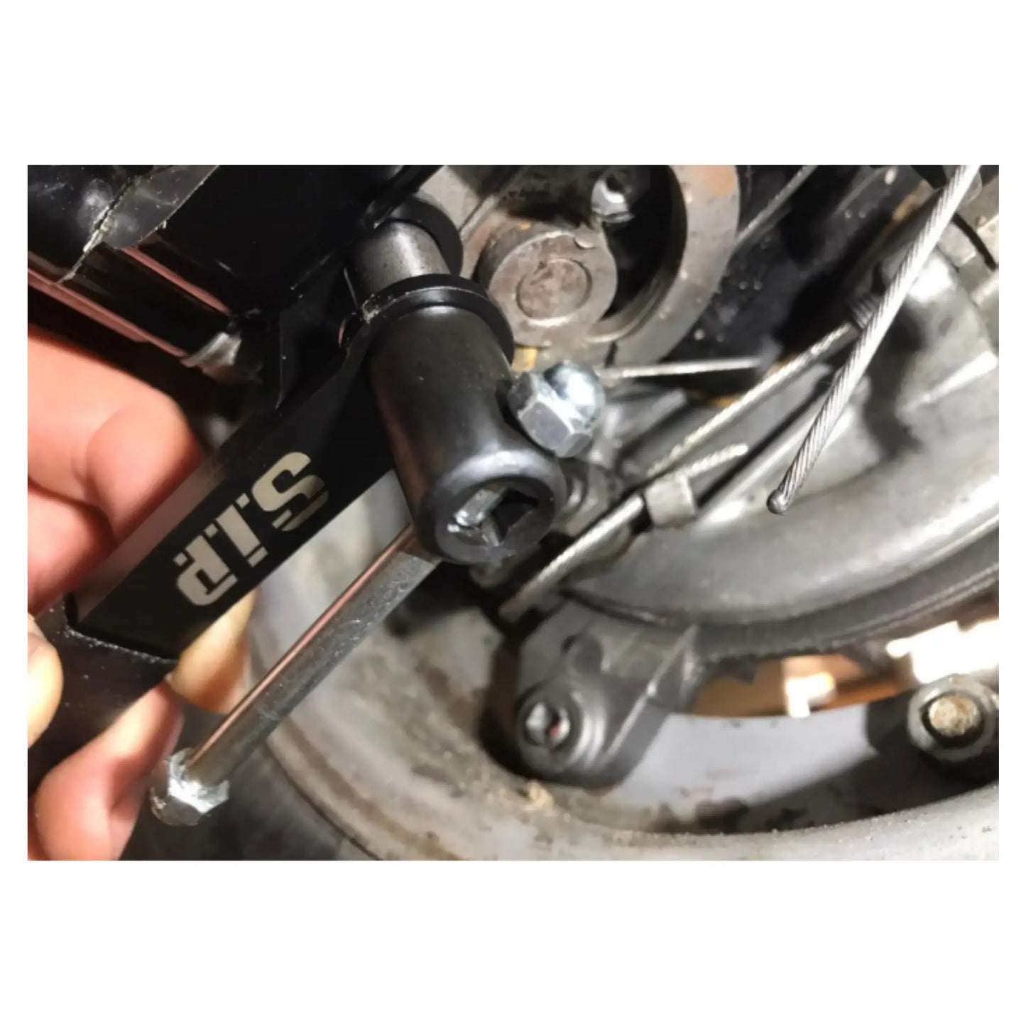Outil de fixation prisonniers câble Vespa Sip 