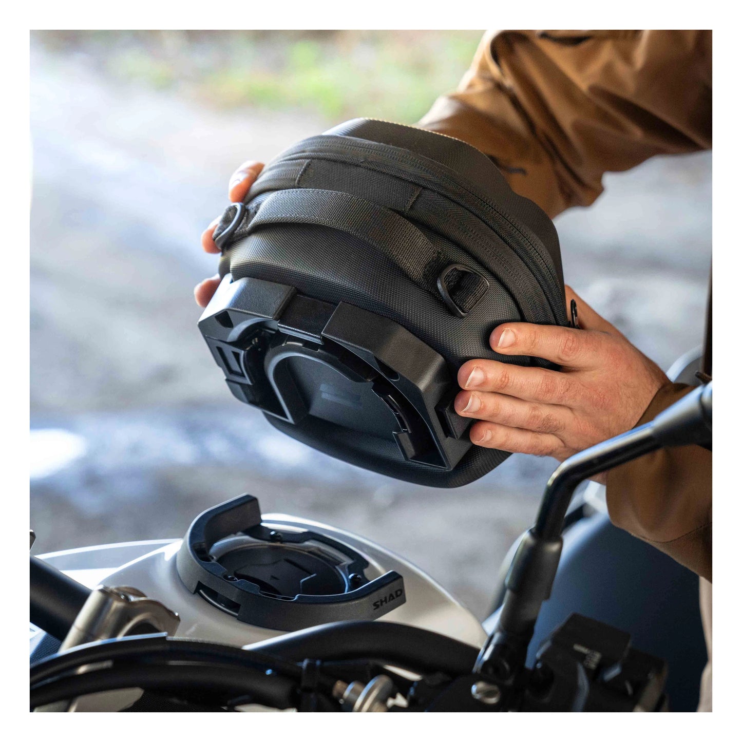 Shad Click System E03CL PRO tank bag 