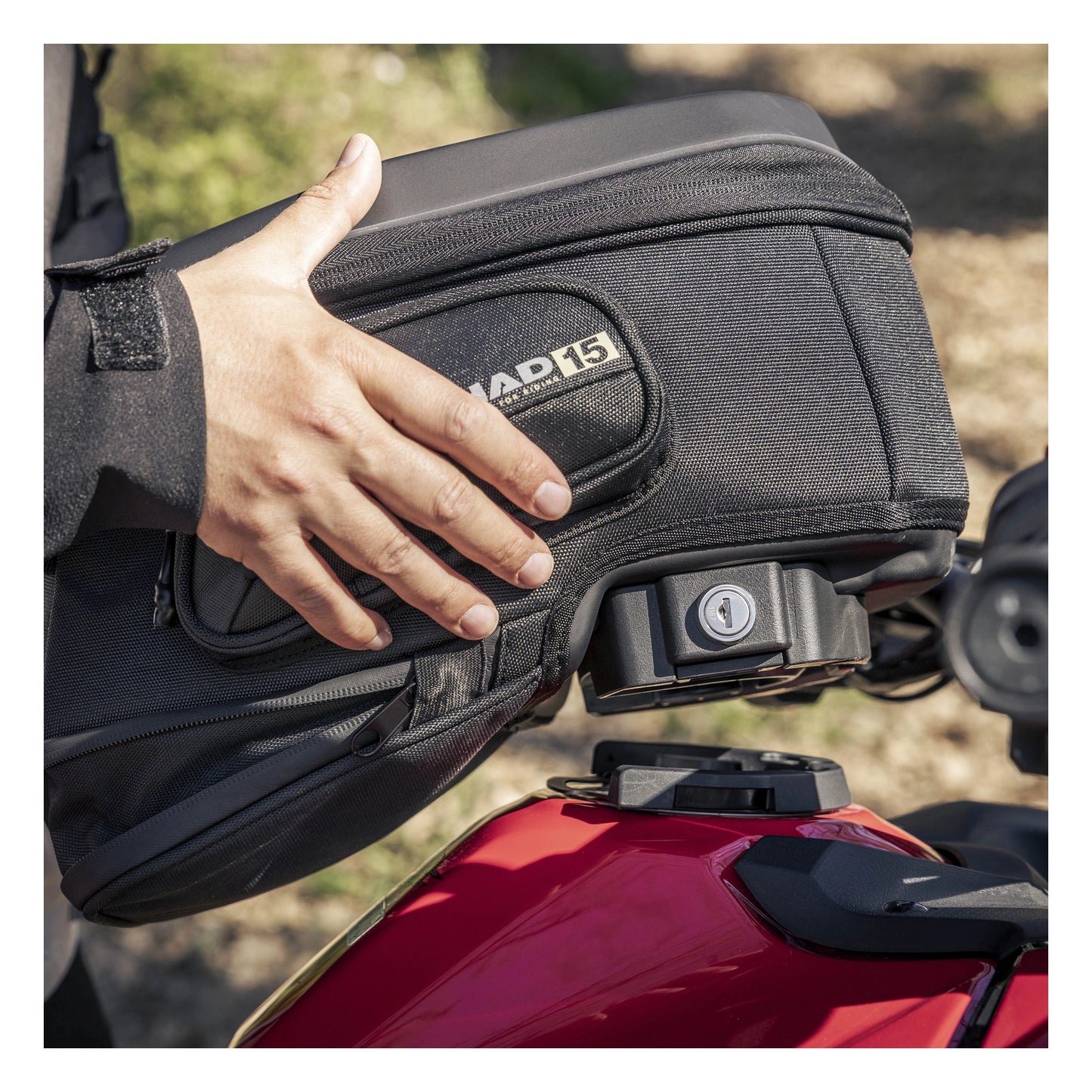 Shad Click System TERRA TR15CL tank bag 